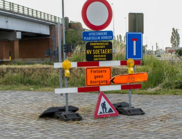 Dit verbodsbord langs de kanalen in Belgi konden we niet negeren